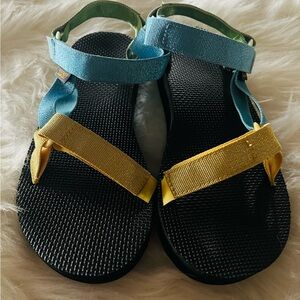 NWOT Teva blue, green, & yellow black sole sandals!